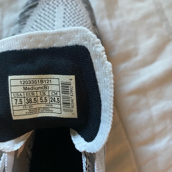 Brooks Levitate 4 Road Running Shoes - Picture 13 of 13